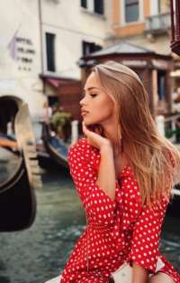Mersin Kostümlü Escort Azra'dan Size Özel Hizmetler!